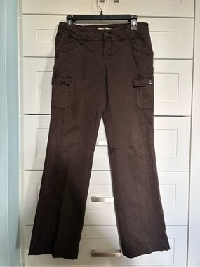 Women’s Brown Old Navy Cargo Pants - Classic Pocket Detail